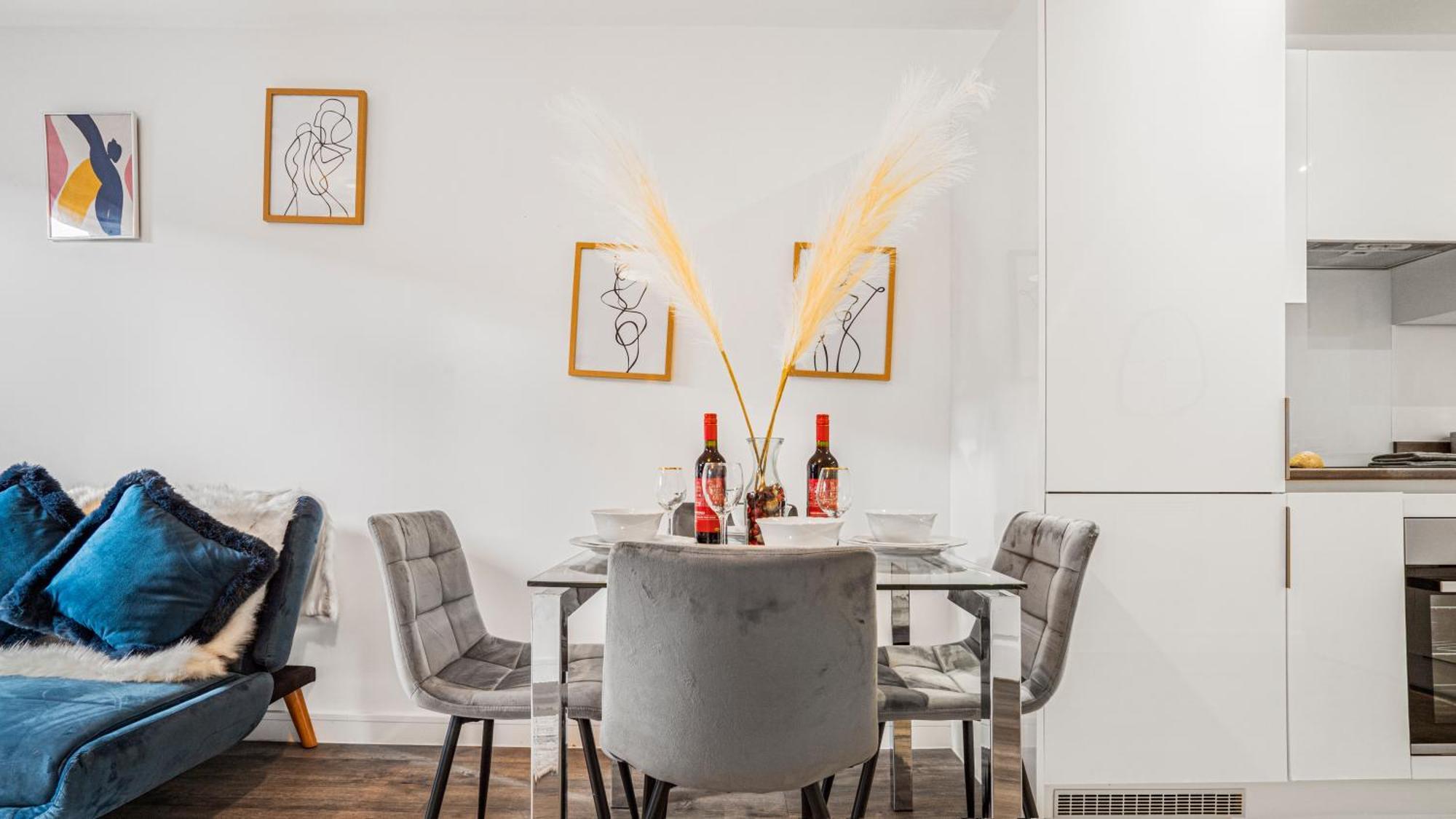 Oceanic Bliss With Free Park And Netflix Apartment Birmingham